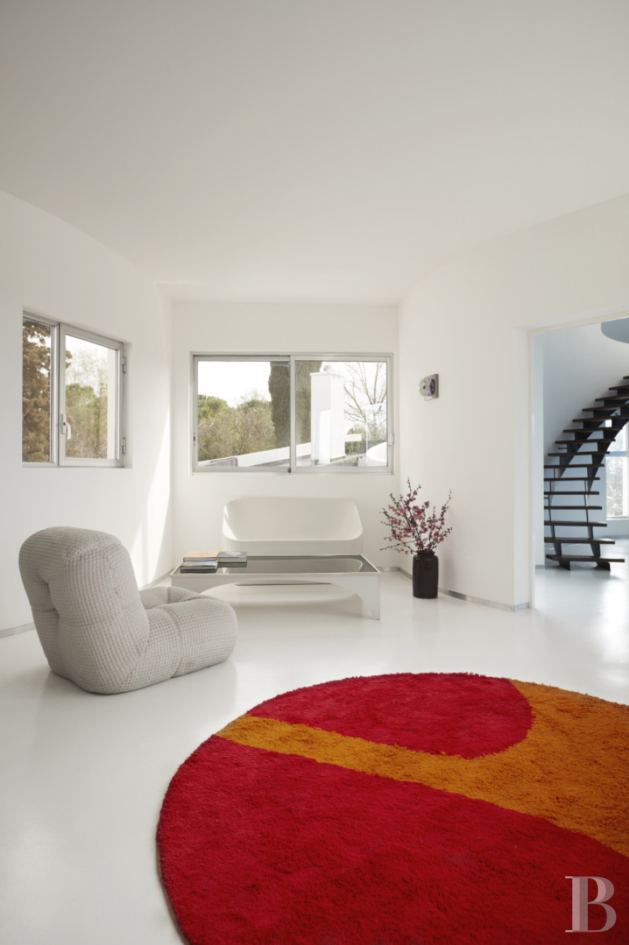 An architect-designed villa built in the 1970s near Arles, in Bouches-du-Rhône - photo  n°12